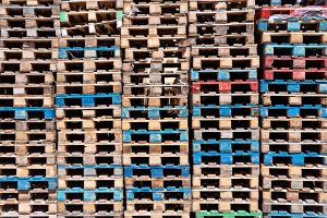 What Are the Benefits of Medium Weight Euro Pallets?